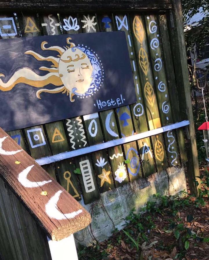 Tallahassee Sun & Moon Luaran gambar